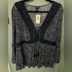 Torrid NWT 2X navy blouse !!